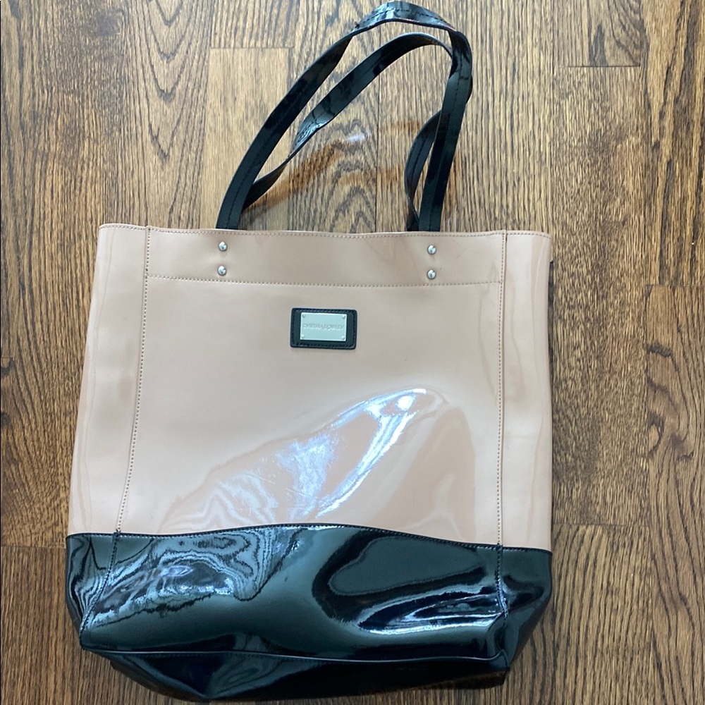 Elegant Cynthia Rowley Black and Tan Tote Bag